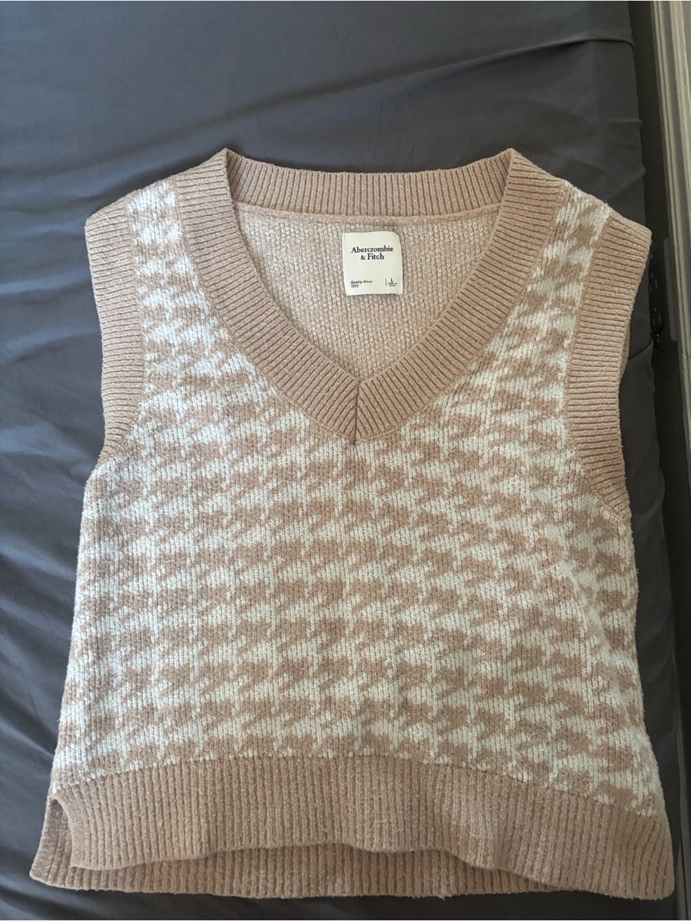 🤎Barely Worn Abercrombie & Fitch Beige Houndstooth Knit Sweater Vest Size L 🤍
